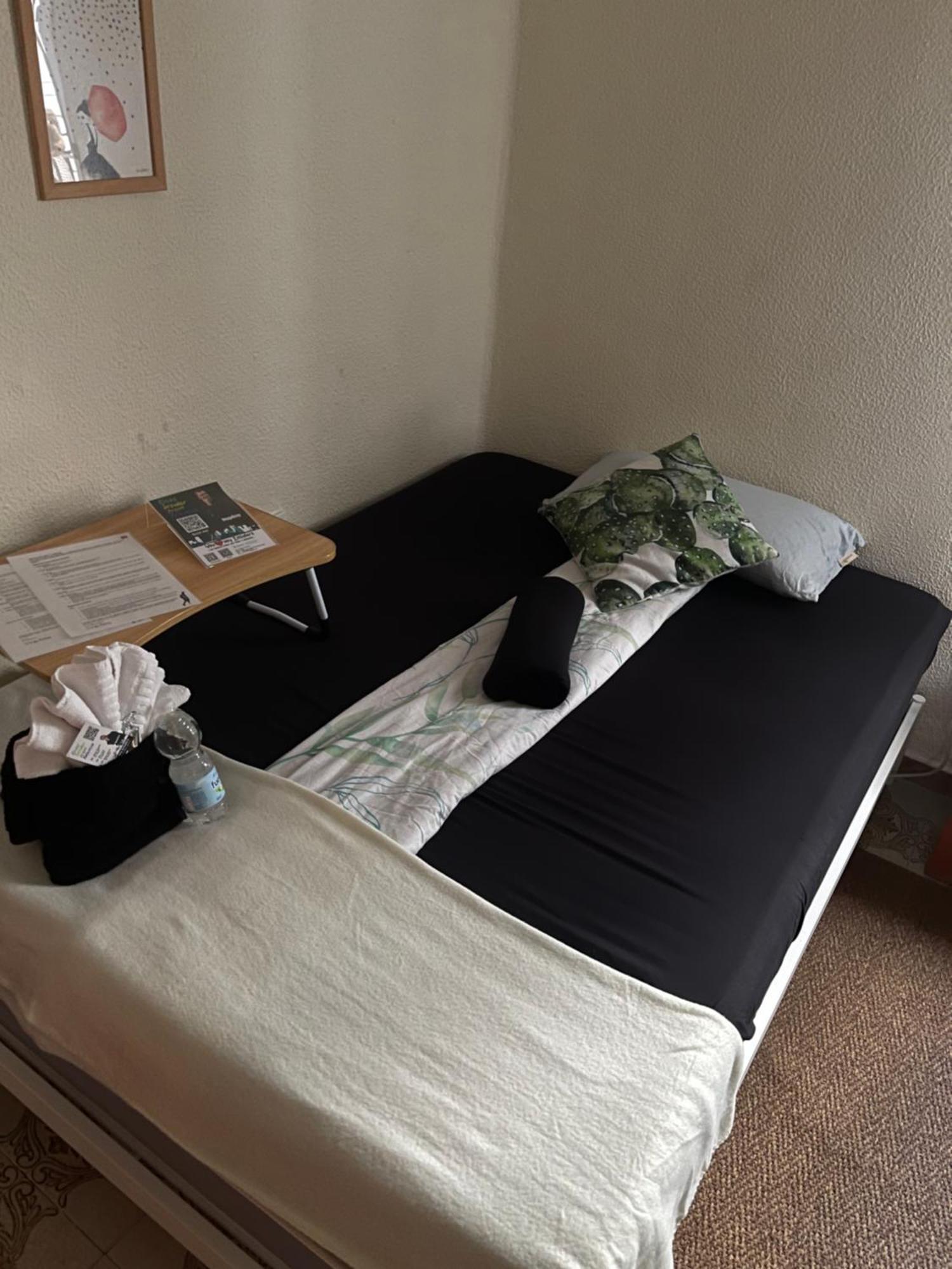 Grosses Modernes Zimmer "Silber" Fuer 2 Personen Und Katzenliebhaber Valencia Buitenkant foto